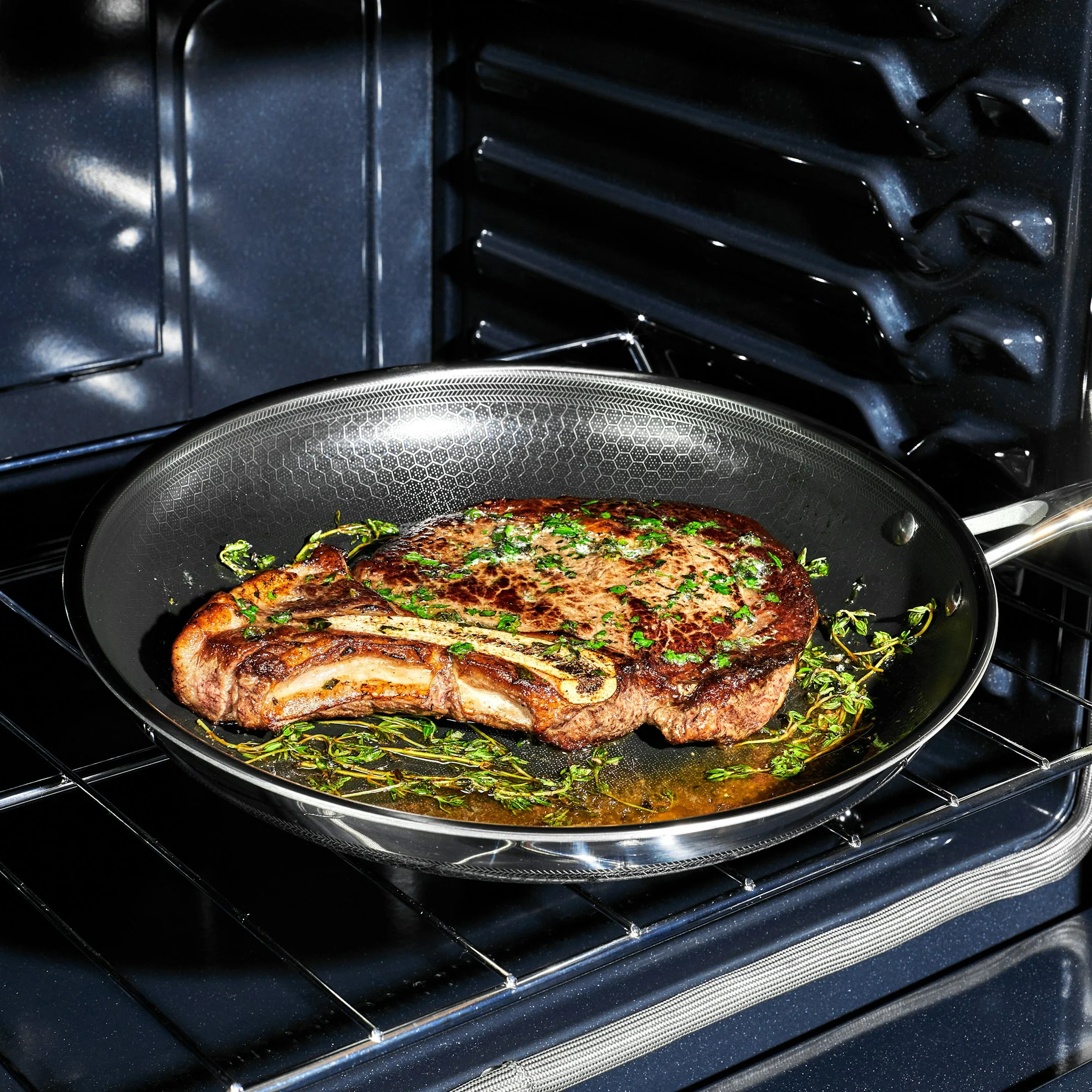 30 cm HexClad Hybrid Pan with Lid - Image 7